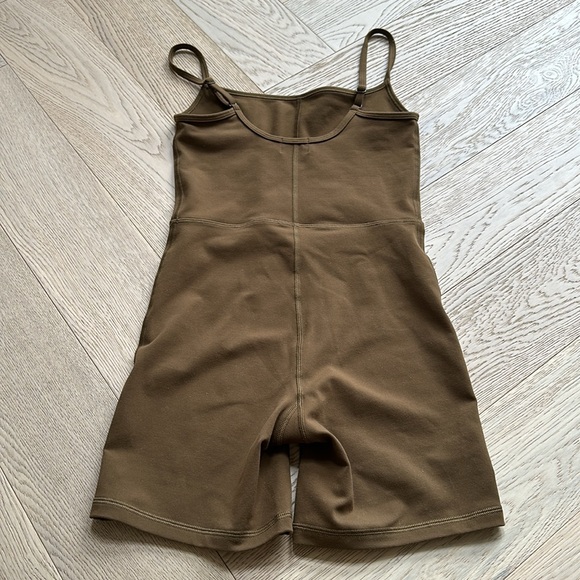 Aritzia Wilfred Free Divinity 3" Romper - Picture 3 of 3